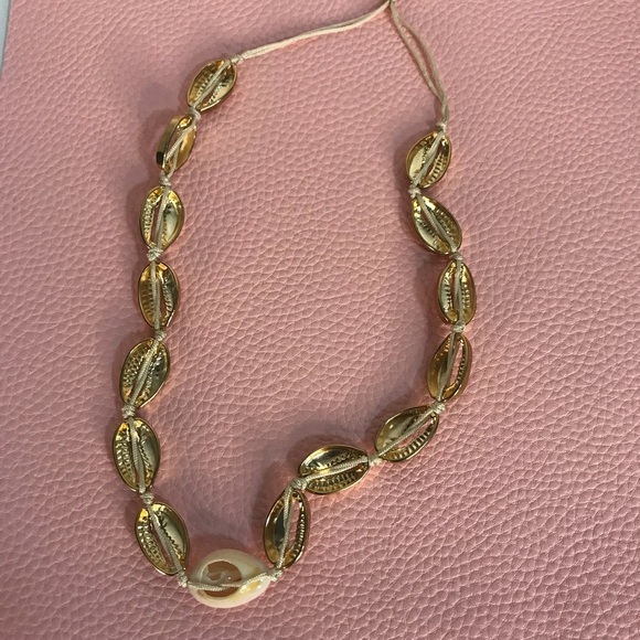 Gold shell necklace set - Picture 2 of 7